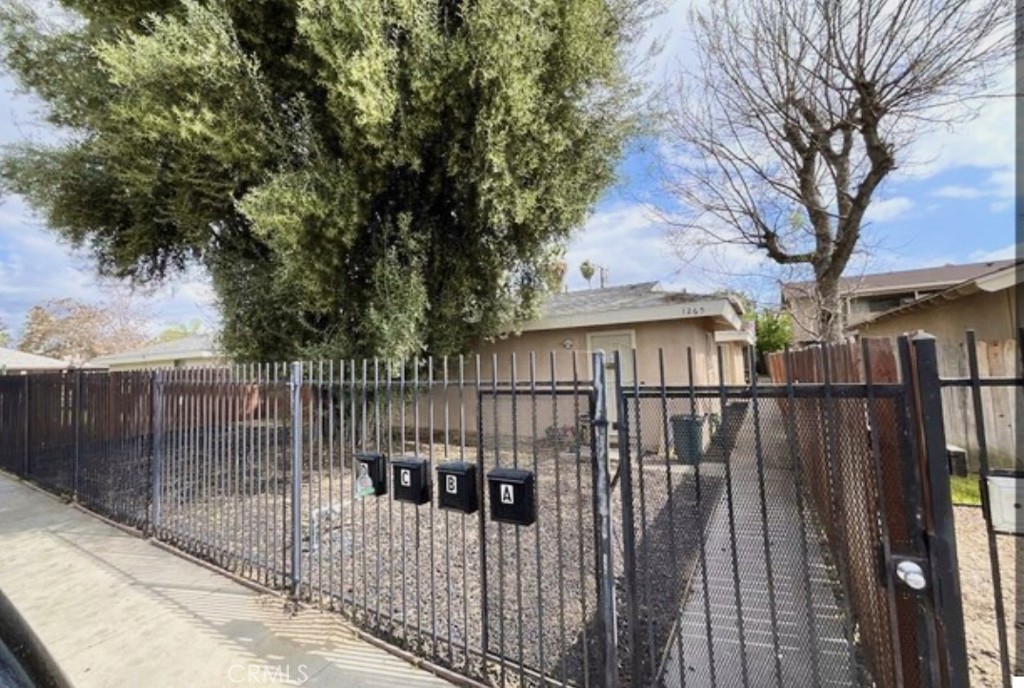 1265 Olive Tree Lane C — photo