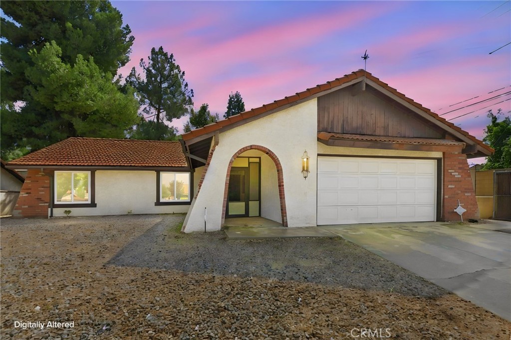 13689 Sarah Street — photo