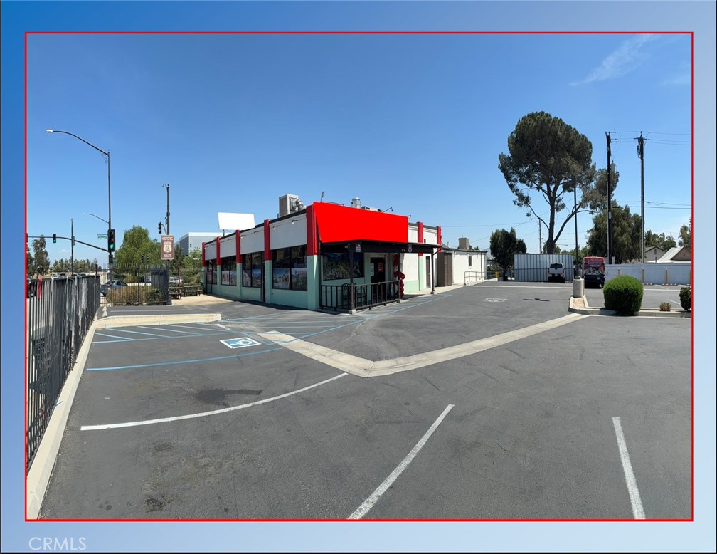 15395 Foothill — photo
