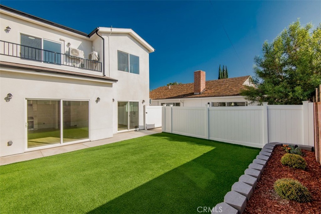 16433 Gledhill Street — photo
