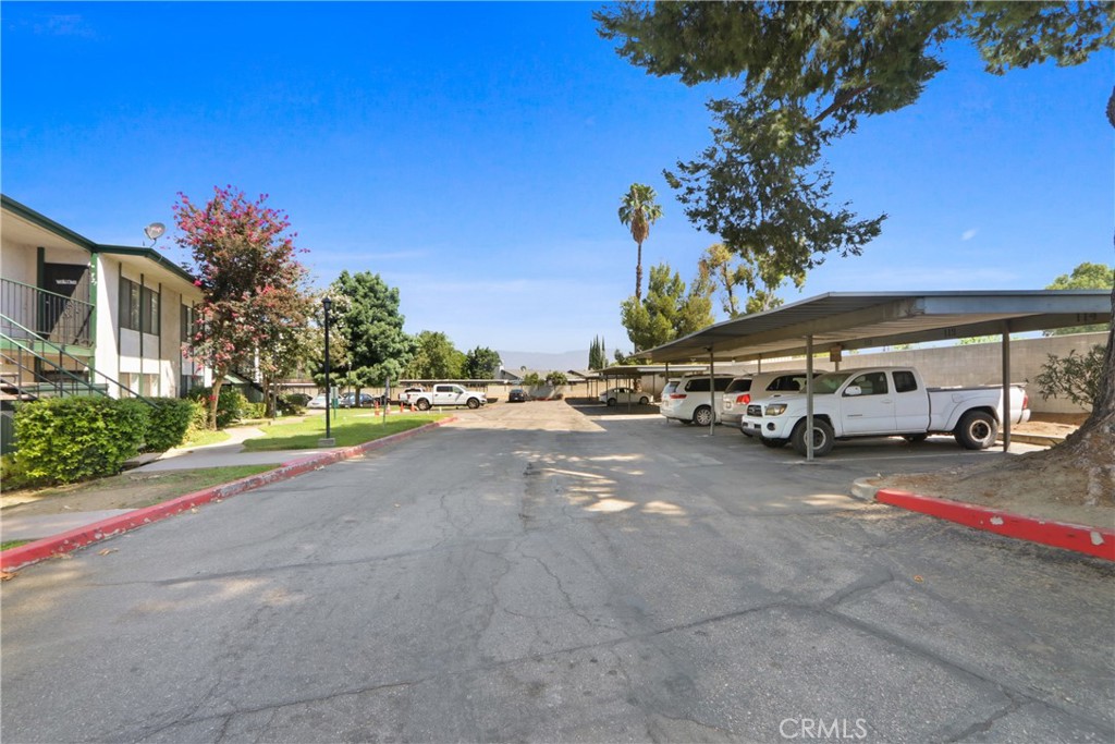 1735 E Washington G14 — photo