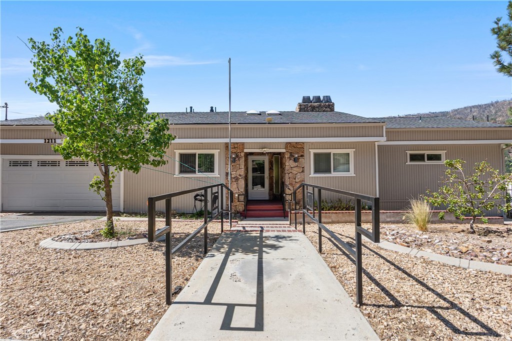 1211 Rivera — photo