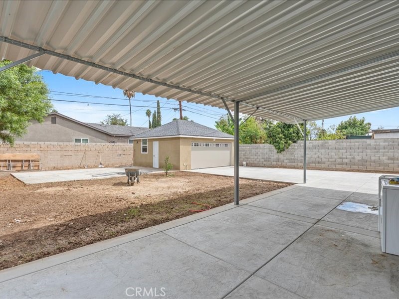 8437 Bruce — photo