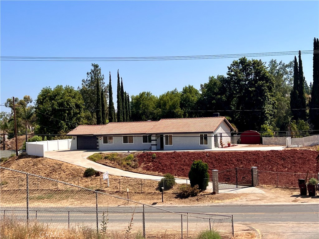 15290 Golden Star Avenue — photo