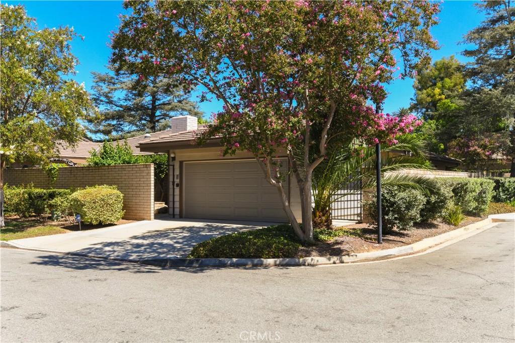 5468 Apricot Lane — photo