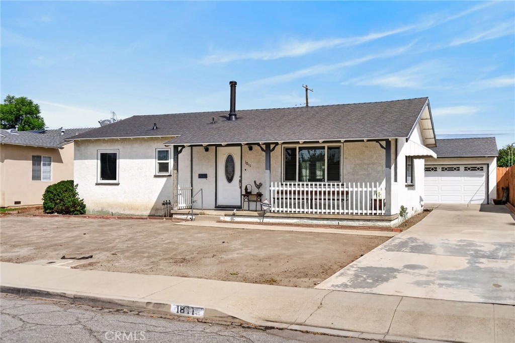 1811 James Place — photo