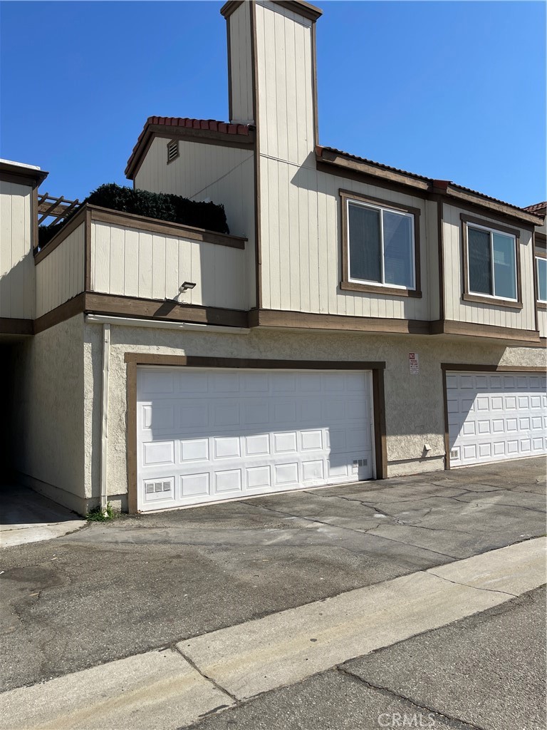 1220 S Cypress Avenue G — photo