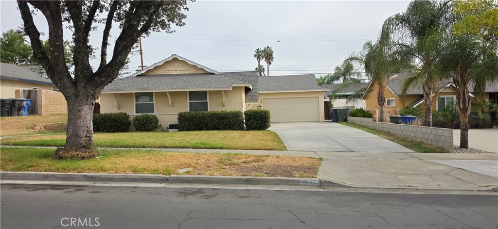 4523 Toyon — photo