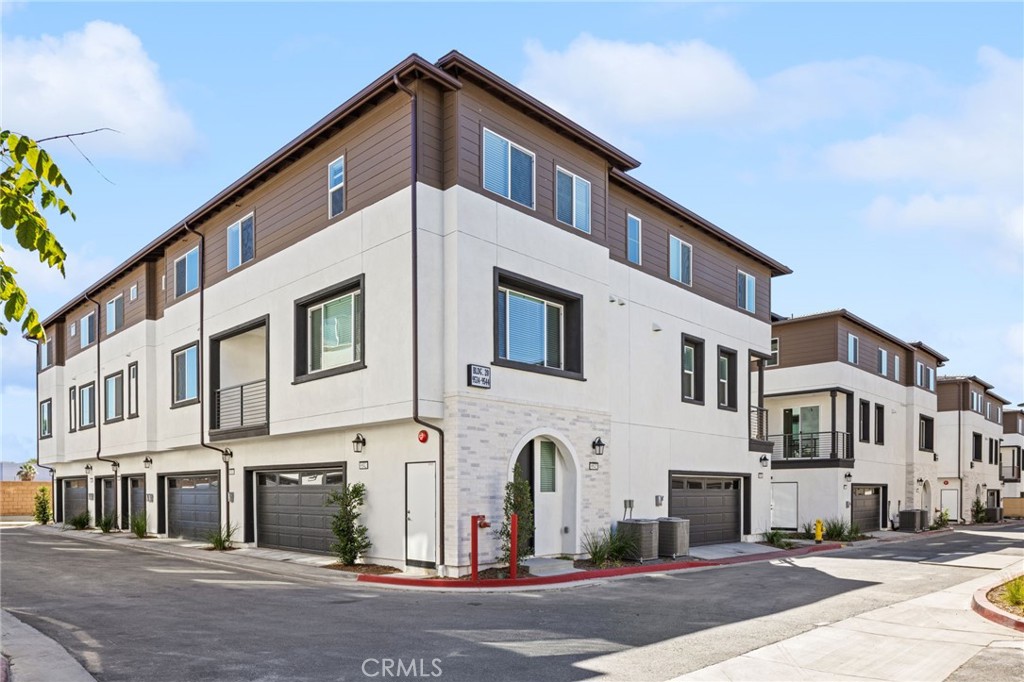 9542 Hannah Way — photo