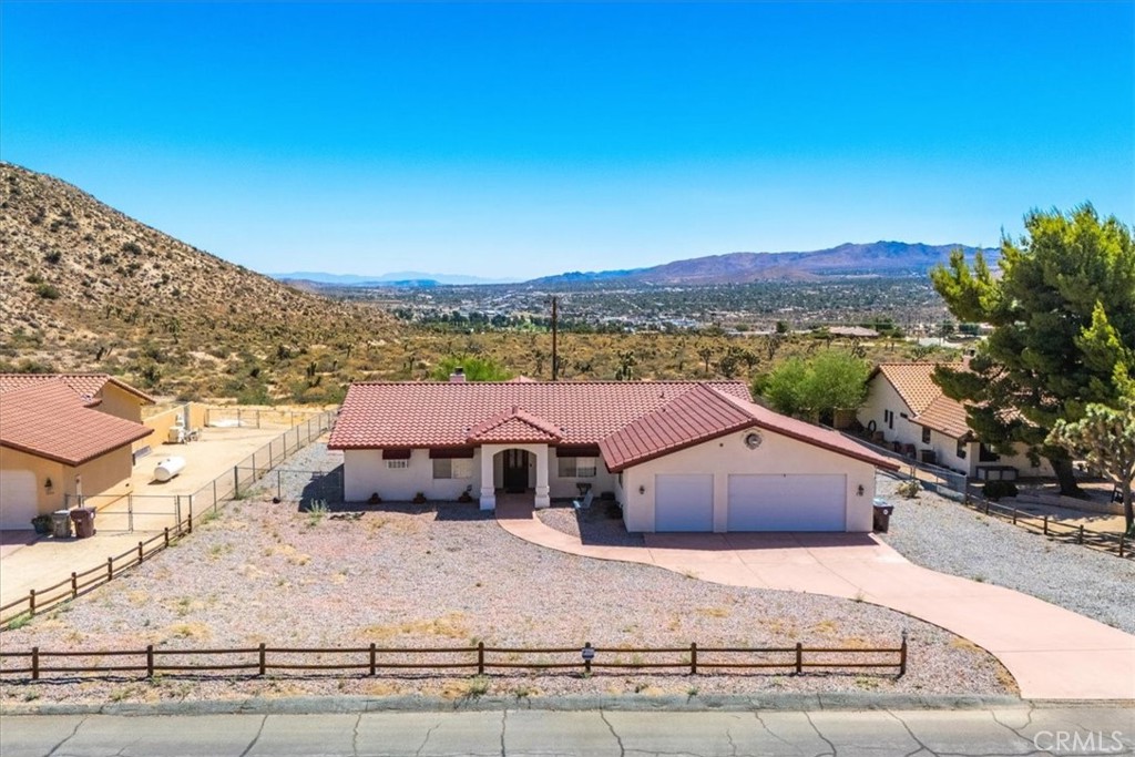 7495 Canyon Drive — photo