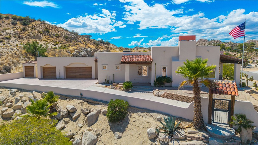 57045 Plaza Del Amigo — photo