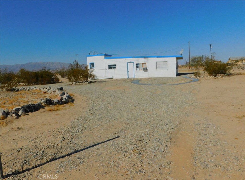 5052 Henry — photo