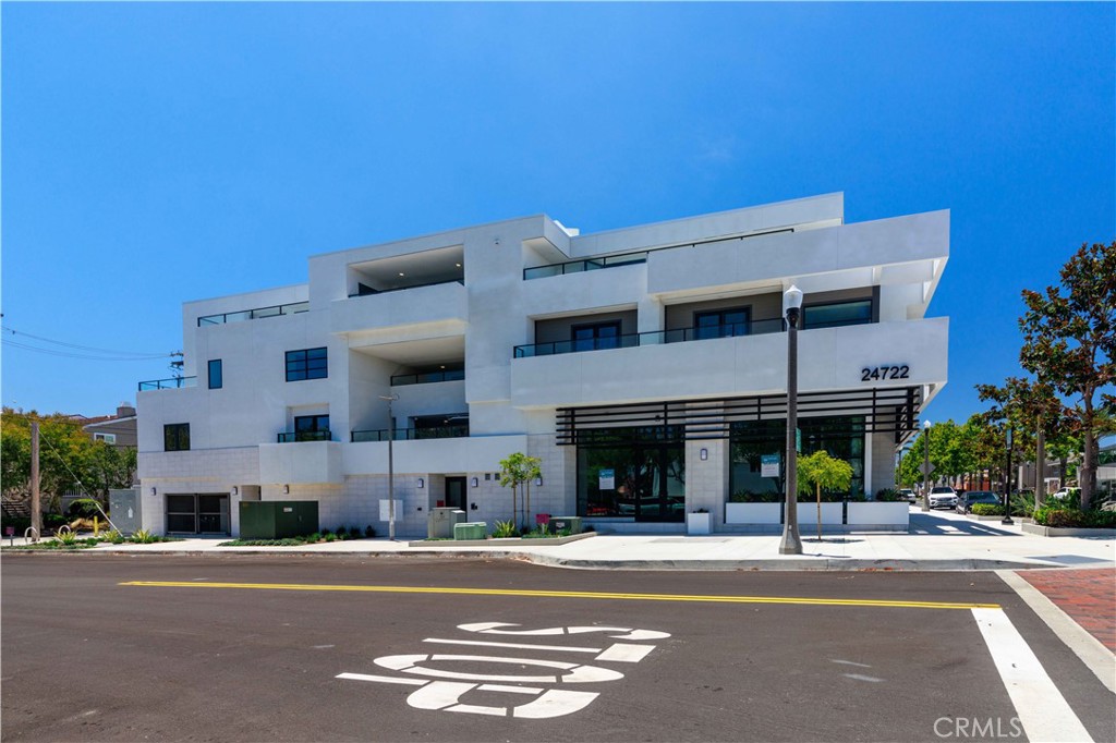 24722 Del Prado 407 — photo