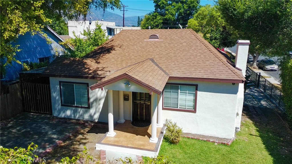 300 N Carmelo — photo
