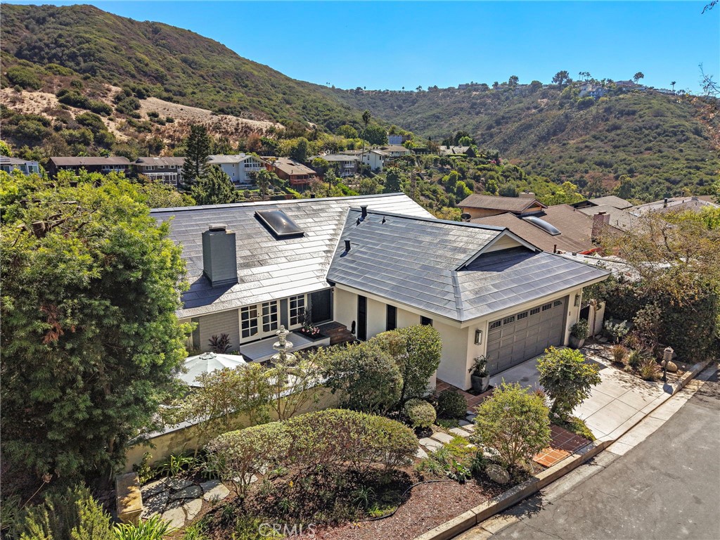 1467 Regatta Road — photo