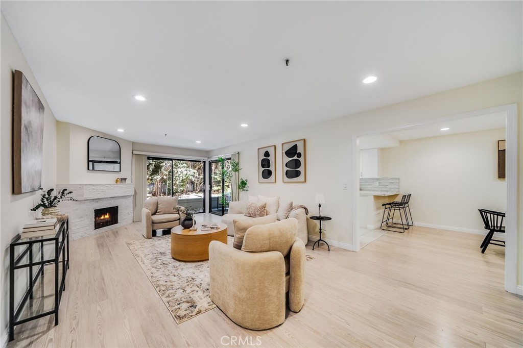 280 Cagney 103 — photo