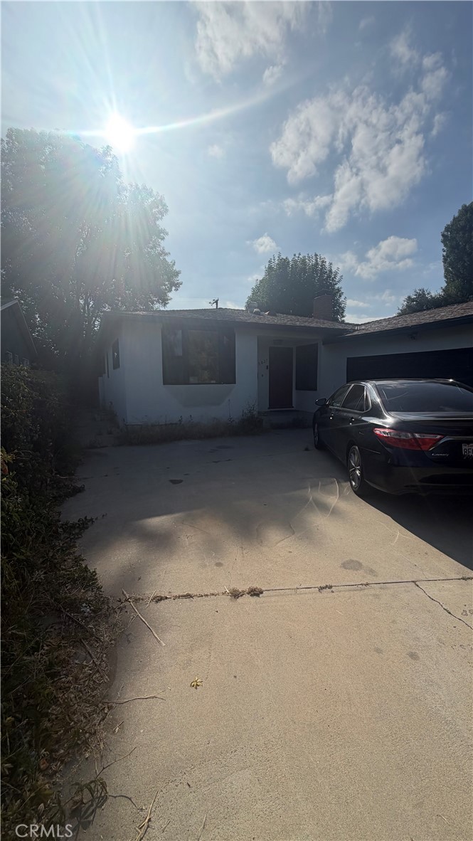 5837 Cedros — photo