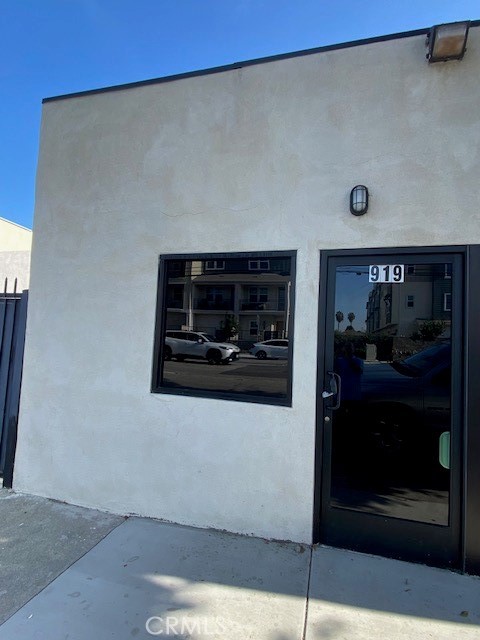 919 917 W Compton, Compton, CA 90220 — photo 2
