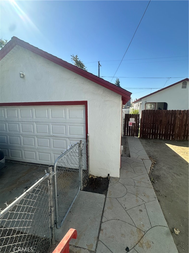 111 E Moneta, Bakersfield, CA 93308 — photo 2