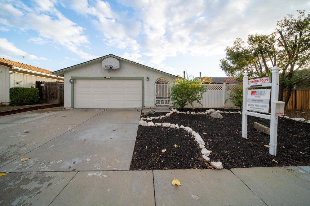 945 Matador Drive — photo