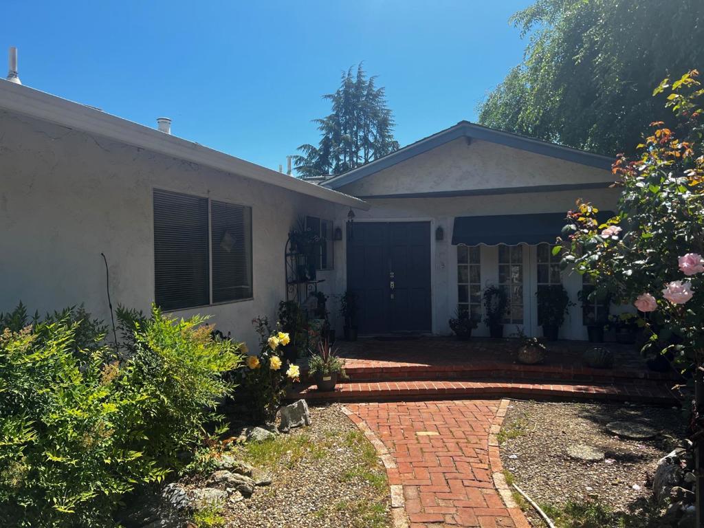 890 Encino Drive — photo