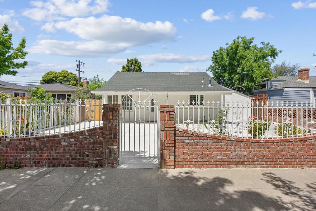 3279 Hoover Street — photo