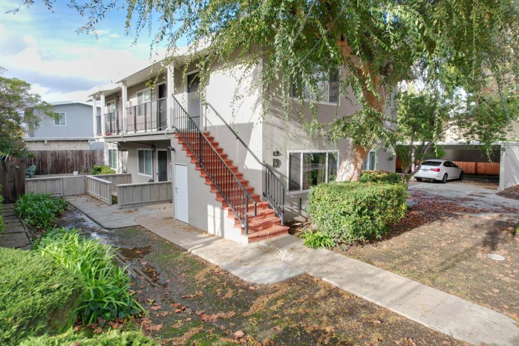 19 E 41st Place — photo