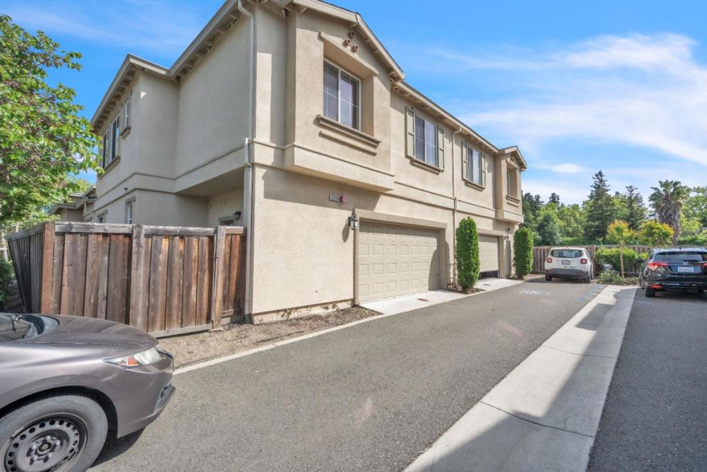2256 Dorset Lane — photo