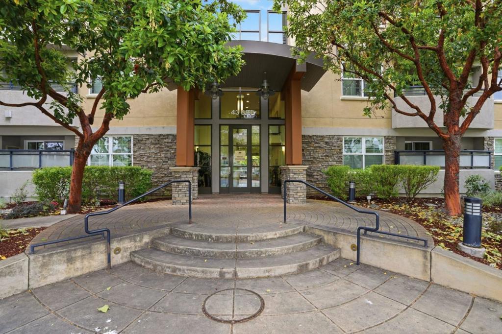 4388 El Camino Real 309 — photo
