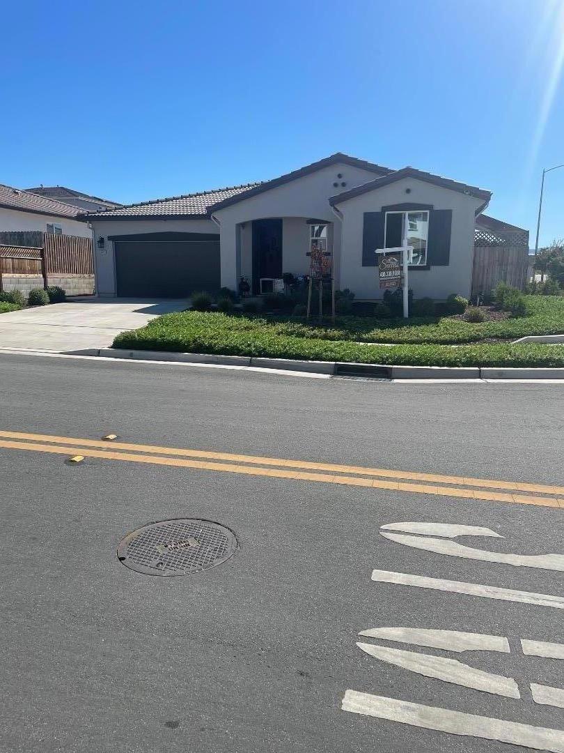 2001 Wildflower Drive — photo