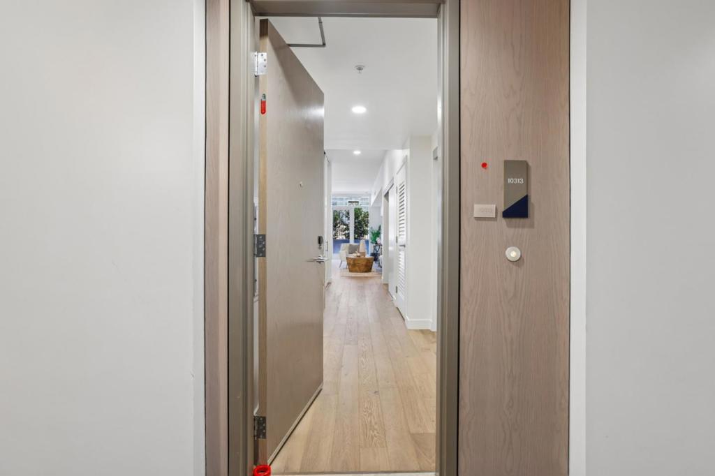 188 W Saint James Street 10313 — photo
