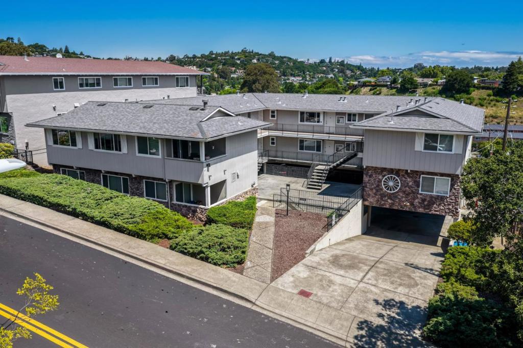 1205 Geraldine Way — photo
