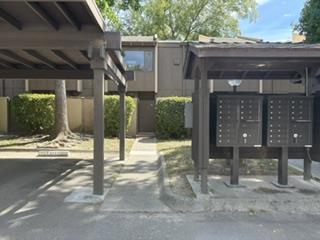 701 Woodside Lane 4 — photo