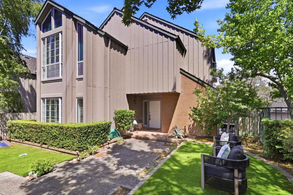 2941 Belmont Woods Way — photo