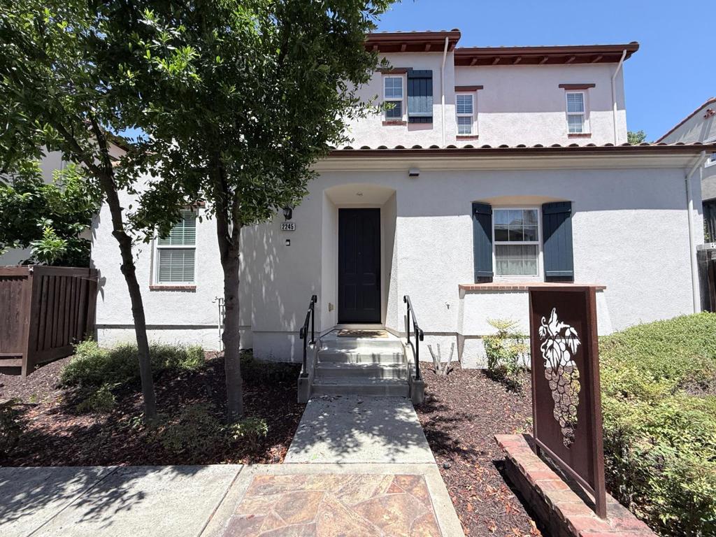 2245 Maidenhair Way — photo