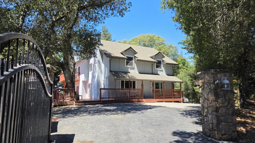 23758 Hutchinson Road — photo