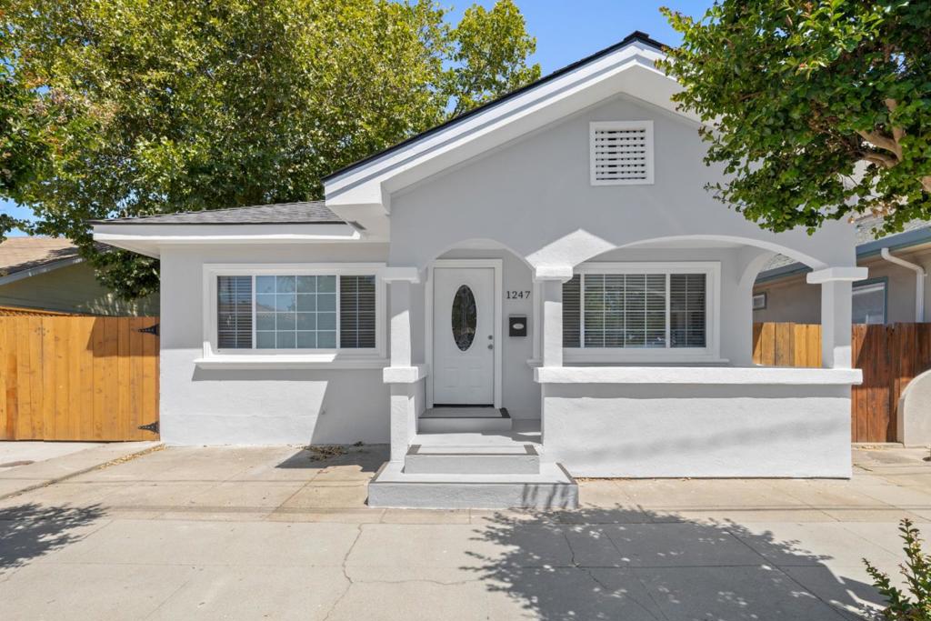 1247 Benton Street — photo