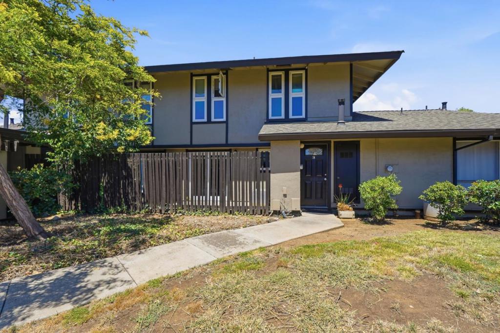 1806 Chinquapin Court C — photo