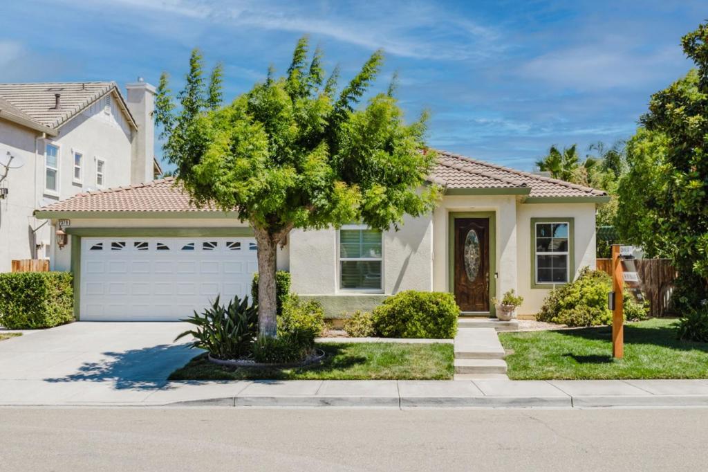 2379 Gaines Lane — photo