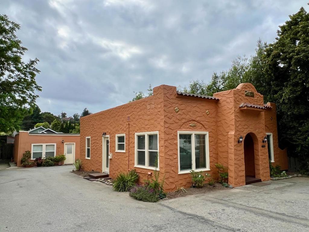 2745 Porter Street — photo