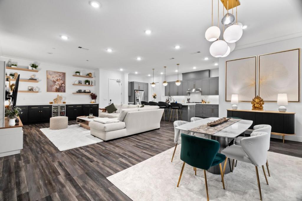 45228 Tom Blalock Street 306 — photo