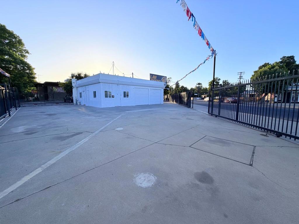 1411 Yosemite Boulevard 1 — photo