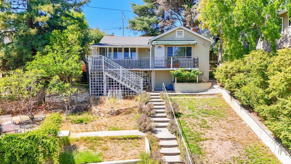 2032 Lyon Avenue — photo