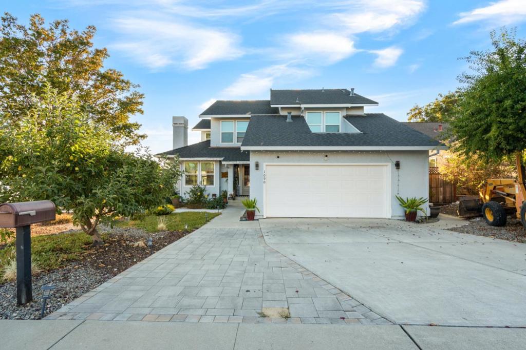 1090 Los Altos Drive — photo