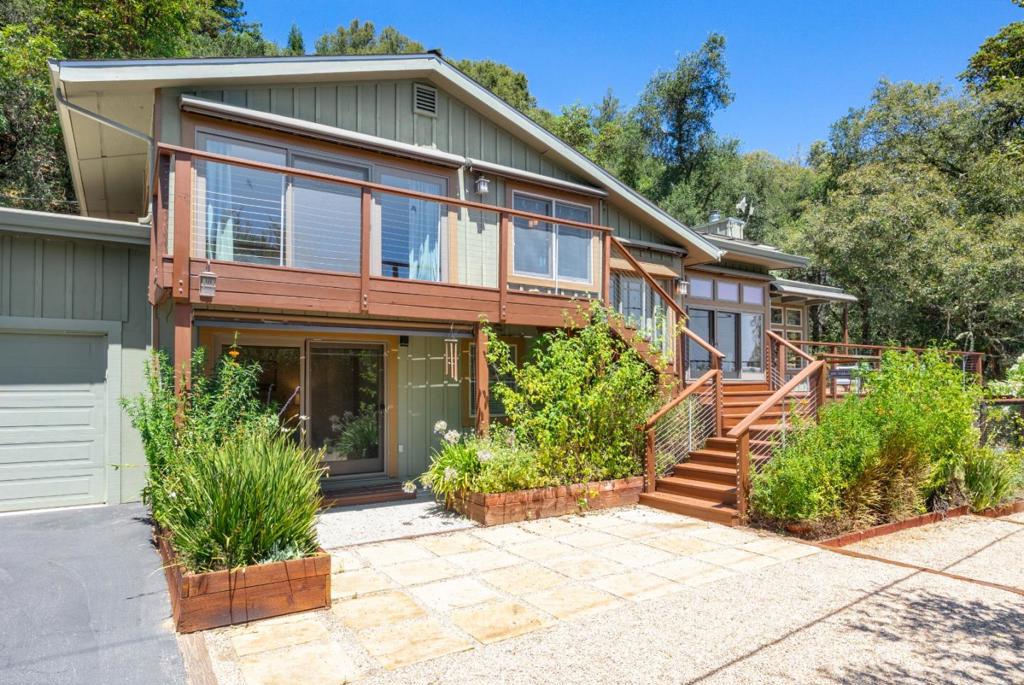 1095 Wilderfield — photo