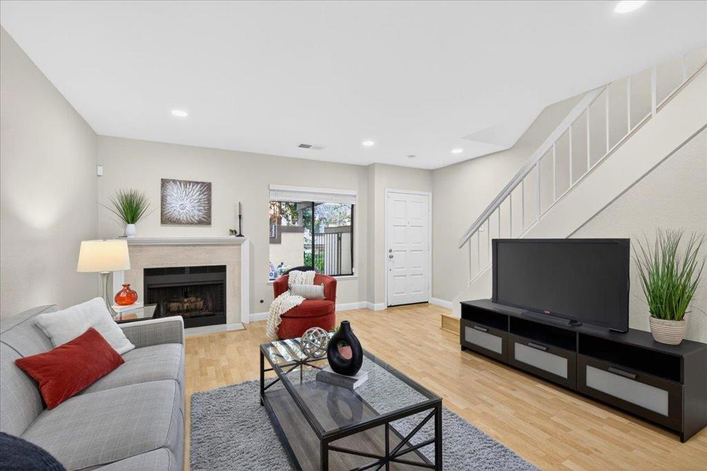 582 Pimlico Court — photo