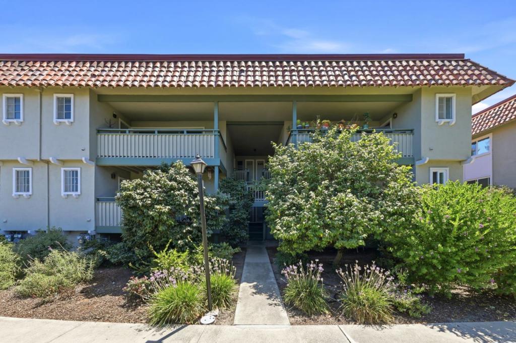 2745 Mauricia Avenue B — photo
