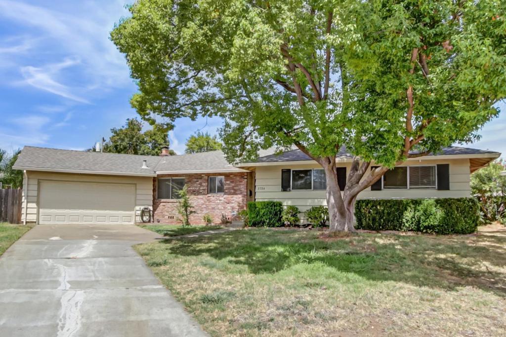 2724 Doris Court — photo