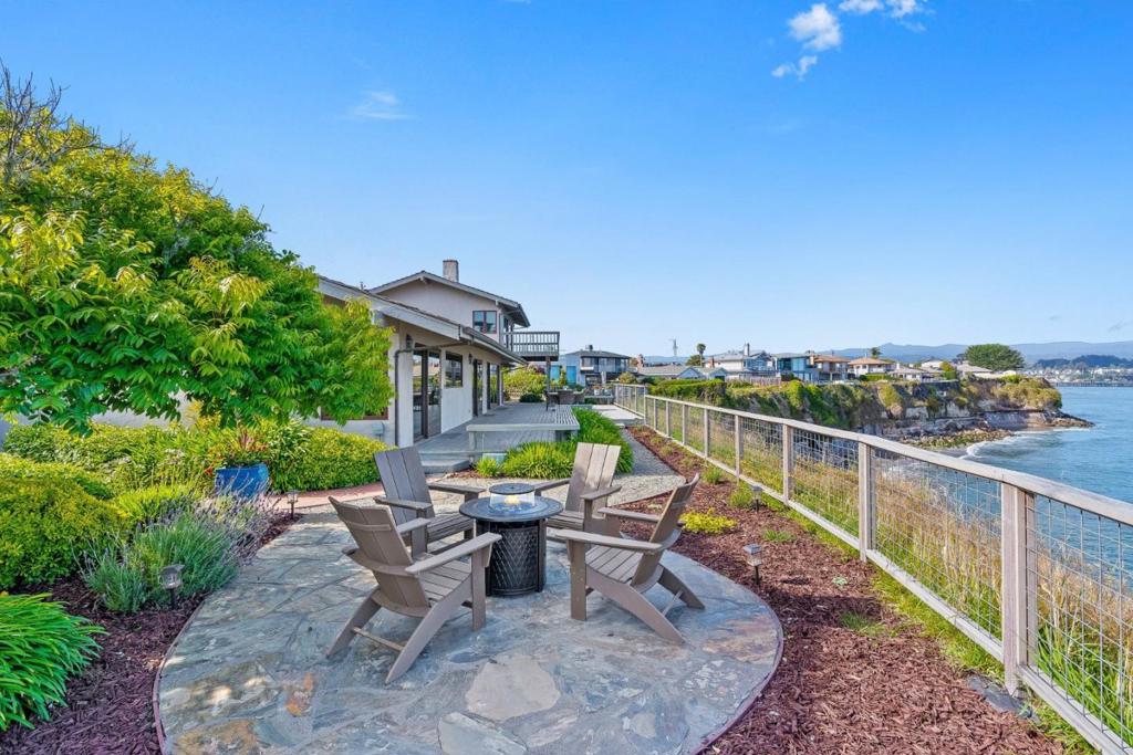 4250 Opal Cliff Drive — photo