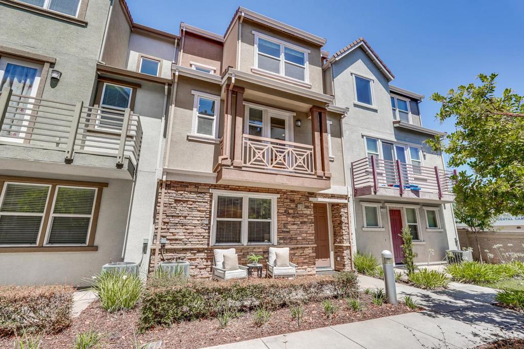 1256 Water Lily Way — photo